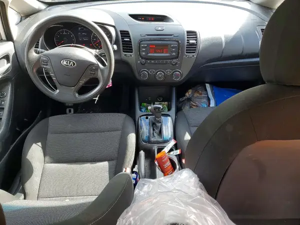 3KPFK4A77HE125071 2017 KIA FORTE - Image 8
