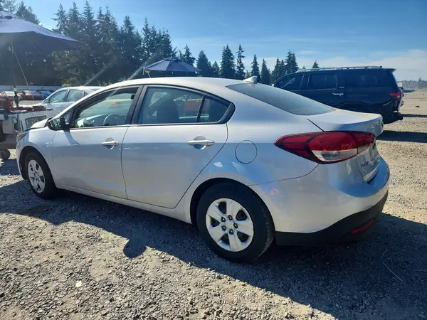 3KPFK4A77HE125622 2017 KIA FORTE - Image 2