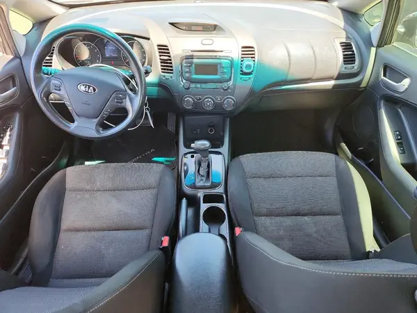3KPFK4A77HE127404 2017 KIA FORTE - Image 8