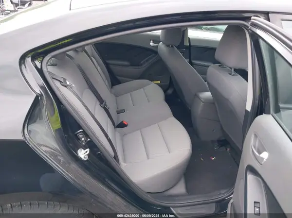 3KPFK4A77HE127841 2017 KIA FORTE - Image 8