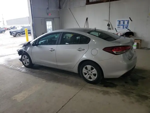 3KPFK4A77HE130951 2017 KIA FORTE - Image 2