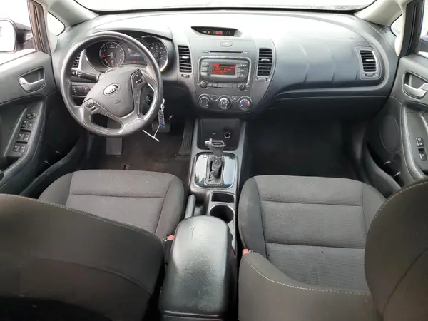 3KPFK4A77HE135437 2017 KIA FORTE - Image 8