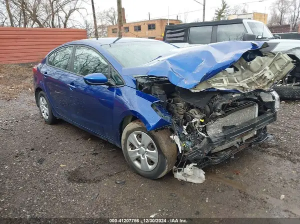 3KPFK4A77HE135616 2017 KIA FORTE - Image 1