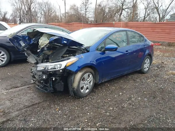 3KPFK4A77HE135616 2017 KIA FORTE - Image 2