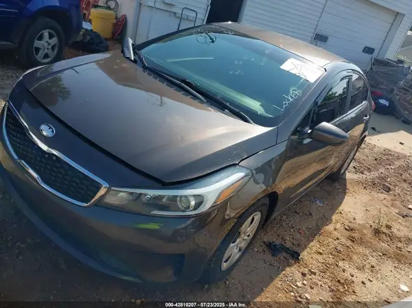 3KPFK4A77HE136541 2017 KIA FORTE - Image 2