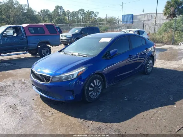 3KPFK4A77HE136930 2017 KIA FORTE - Image 2
