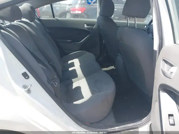 3KPFK4A77HE137687 2017 KIA FORTE - Image 8