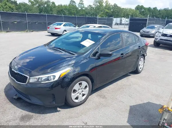 3KPFK4A77HE138886 2017 KIA FORTE - Image 2