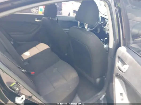 3KPFK4A77HE138886 2017 KIA FORTE - Image 8
