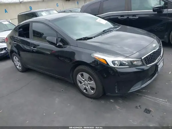 3KPFK4A77HE140251 2017 KIA FORTE - Image 1