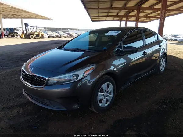 3KPFK4A77HE141447 2017 KIA FORTE - Image 2