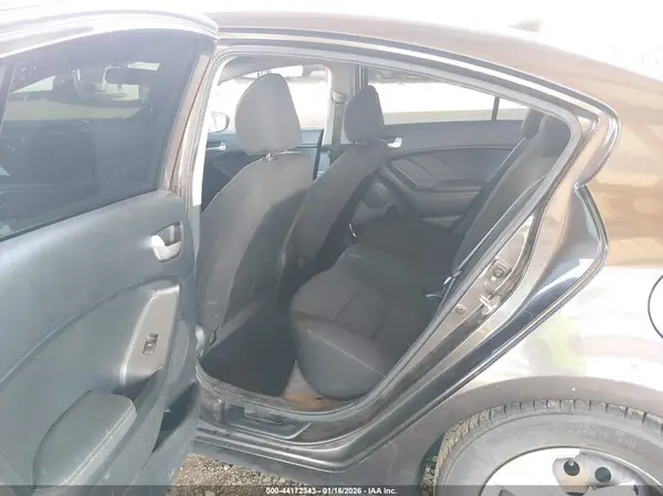 3KPFK4A77HE141447 2017 KIA FORTE - Image 8