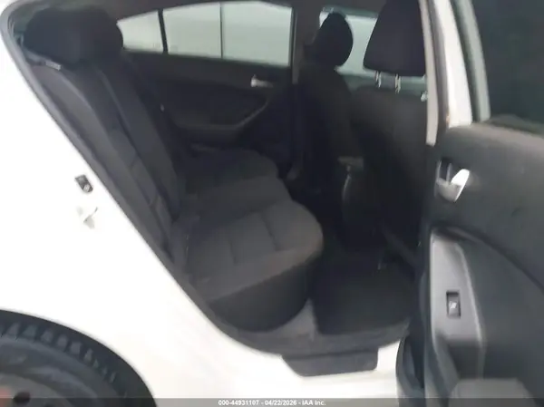 3KPFK4A77HE141819 2017 KIA FORTE - Image 8