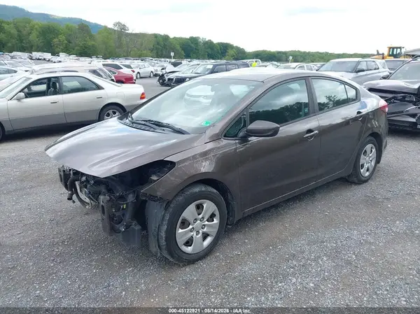 3KPFK4A77HE141996 2017 KIA FORTE - Image 2