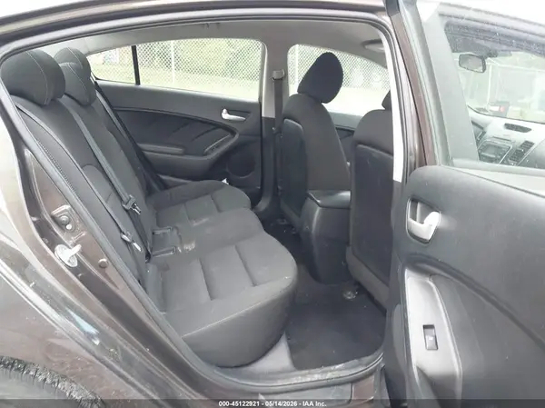 3KPFK4A77HE141996 2017 KIA FORTE - Image 8