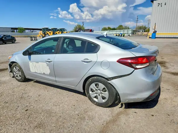 3KPFK4A77HE144381 2017 KIA FORTE - Image 2