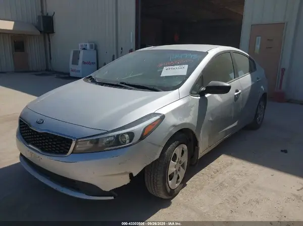 3KPFK4A77HE144798 2017 KIA FORTE - Image 2