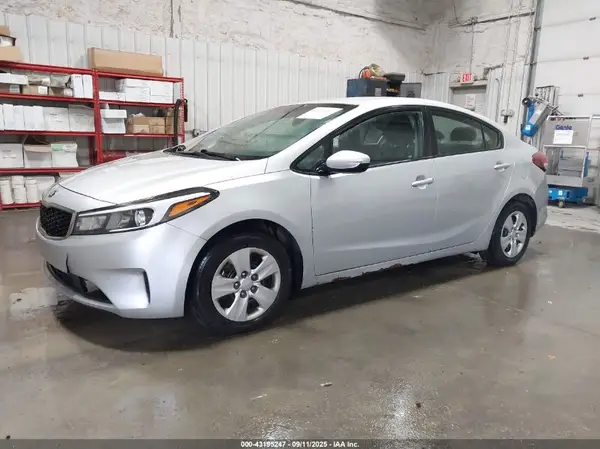 3KPFK4A77HE149273 2017 KIA FORTE - Image 2