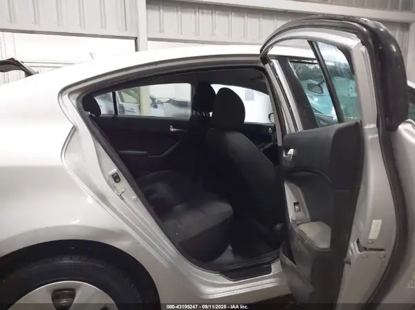 3KPFK4A77HE149273 2017 KIA FORTE - Image 8