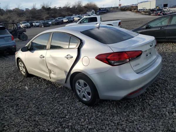 3KPFK4A77HE151315 2017 KIA FORTE - Image 2