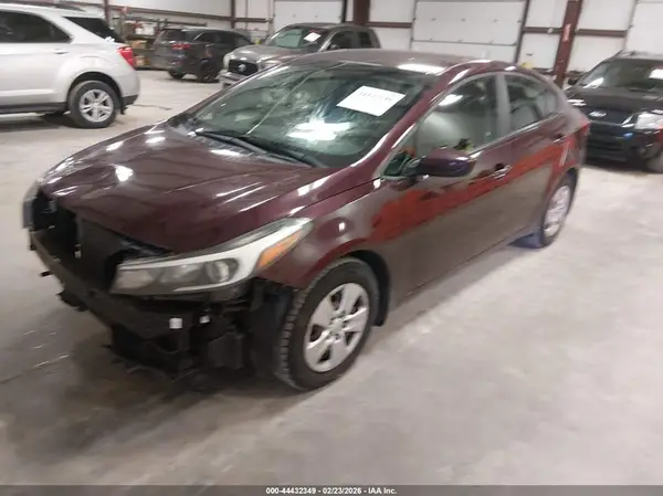 3KPFK4A77HE156613 2017 KIA FORTE - Image 2