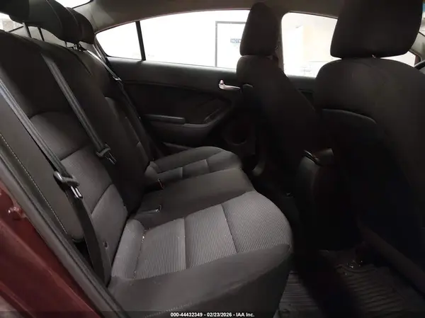 3KPFK4A77HE156613 2017 KIA FORTE - Image 8