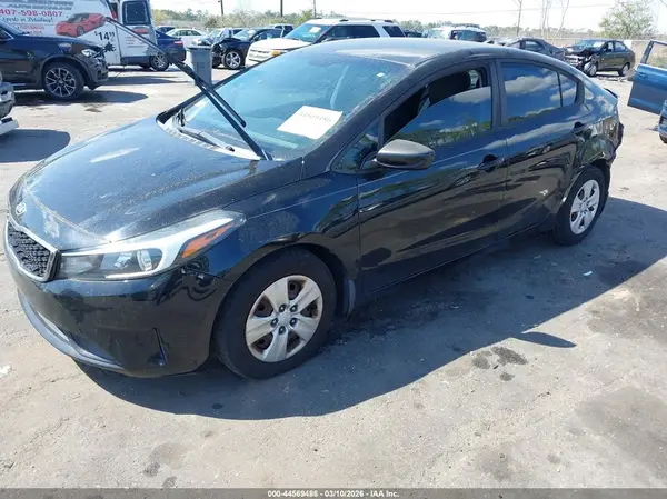 3KPFK4A77HE158460 2017 KIA FORTE - Image 2