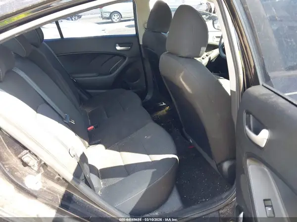 3KPFK4A77HE158460 2017 KIA FORTE - Image 8