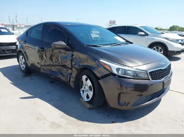 3KPFK4A77HE158636 2017 KIA FORTE - Image 1