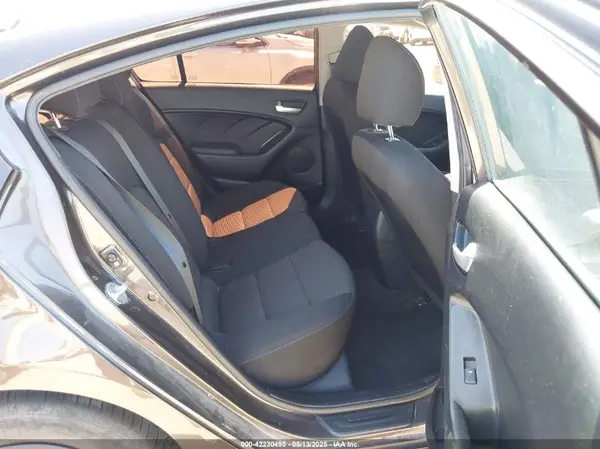 3KPFK4A77HE158636 2017 KIA FORTE - Image 8