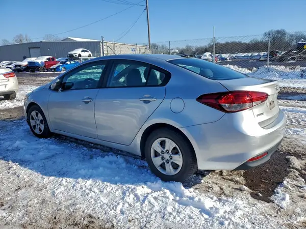 3KPFK4A77HE158975 2017 KIA FORTE - Image 2