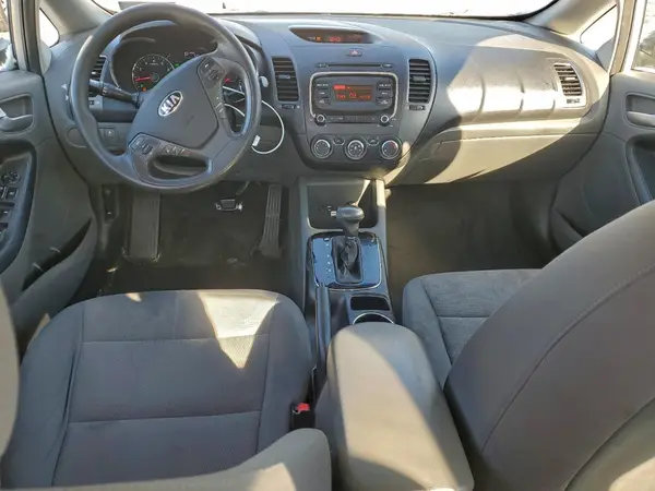 3KPFK4A77HE158975 2017 KIA FORTE - Image 8