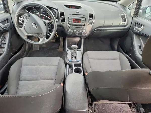 3KPFK4A77HE160015 2017 KIA FORTE - Image 8
