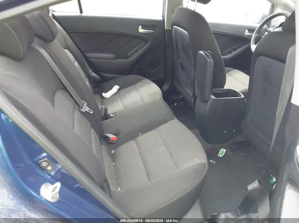 3KPFK4A77HE160497 2017 KIA FORTE - Image 8