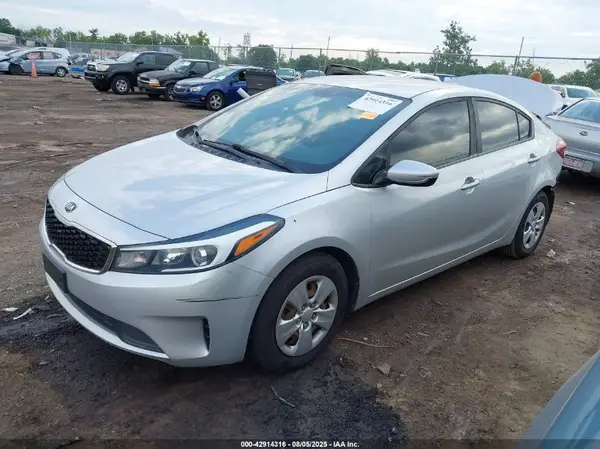 3KPFK4A77HE160600 2017 KIA FORTE - Image 2