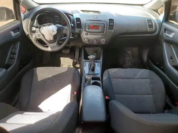3KPFK4A77JE163681 2018 KIA FORTE - Image 8