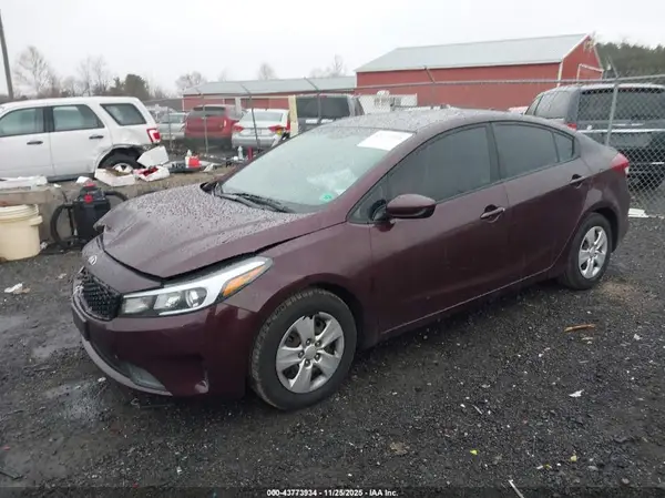 3KPFK4A77JE164751 2018 KIA FORTE - Image 2