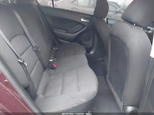 3KPFK4A77JE164751 2018 KIA FORTE - Image 8