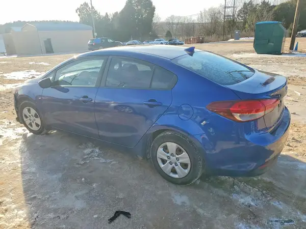 3KPFK4A77JE165026 2018 KIA FORTE - Image 2