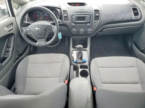 3KPFK4A77JE165205 2018 KIA FORTE - Image 8
