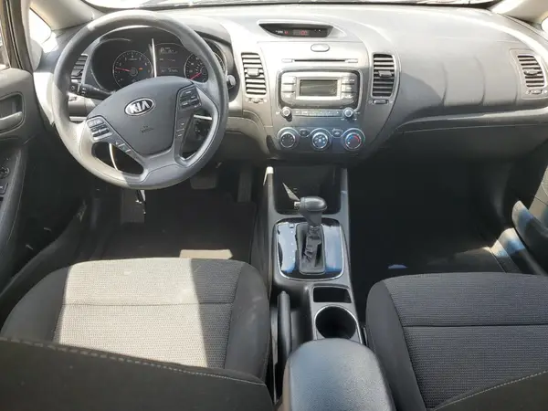 3KPFK4A77JE165995 2018 KIA FORTE - Image 8