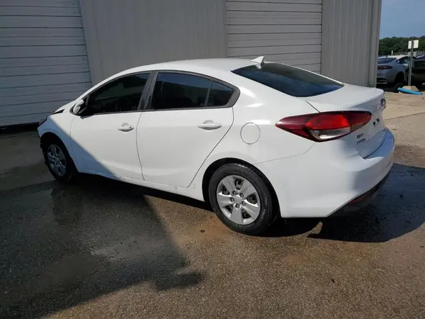 3KPFK4A77JE166483 2018 KIA FORTE - Image 2