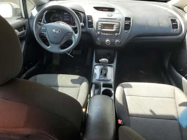3KPFK4A77JE166483 2018 KIA FORTE - Image 8