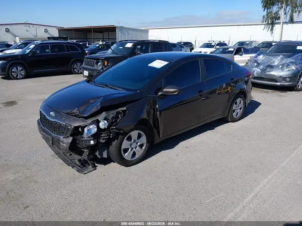 3KPFK4A77JE167410 2018 KIA FORTE - Image 2