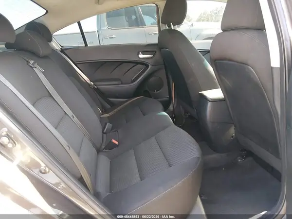 3KPFK4A77JE167410 2018 KIA FORTE - Image 8