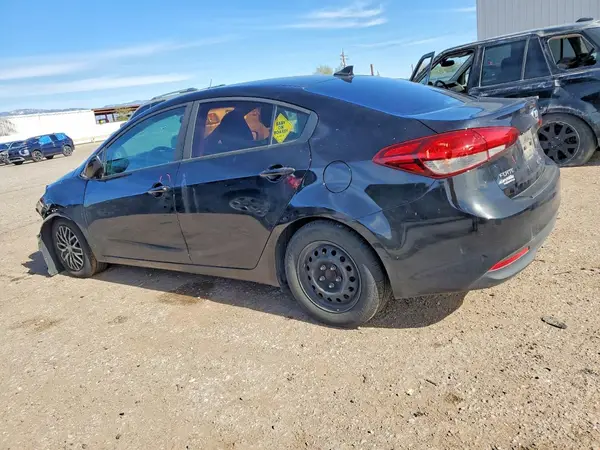 3KPFK4A77JE167469 2018 KIA FORTE - Image 2
