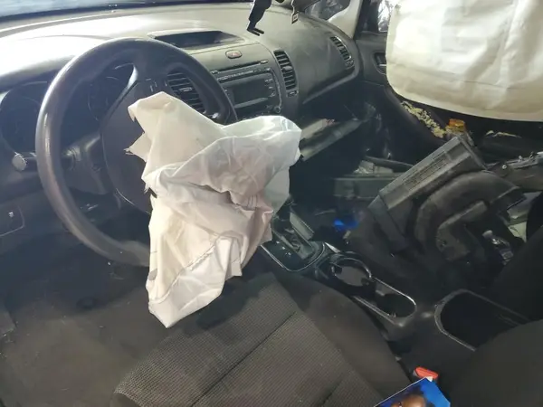 3KPFK4A77JE167892 2018 KIA FORTE - Image 8