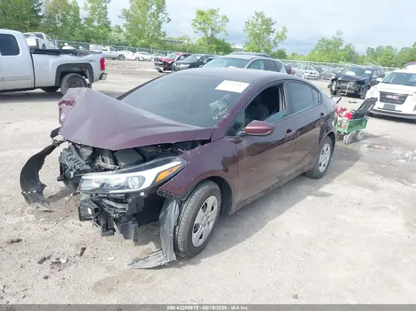 3KPFK4A77JE167925 2018 KIA FORTE - Image 2