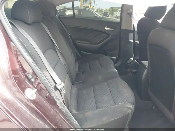 3KPFK4A77JE167925 2018 KIA FORTE - Image 8