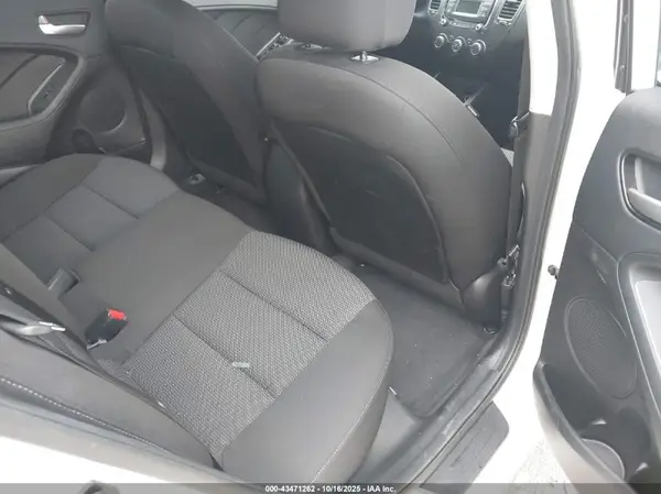3KPFK4A77JE168119 2018 KIA FORTE - Image 8